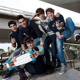 hellodany13's tweet image. Los amo mucho