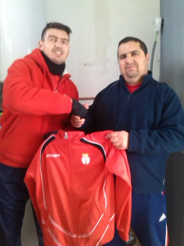 paradasbalompie's tweet photo. ultima hora: paradas bp ficha su nuevo entrenador, argentino 45 años, prodente del banfield..pepotino. @Estadio_ED http://t.co/7ST8g37WiA
