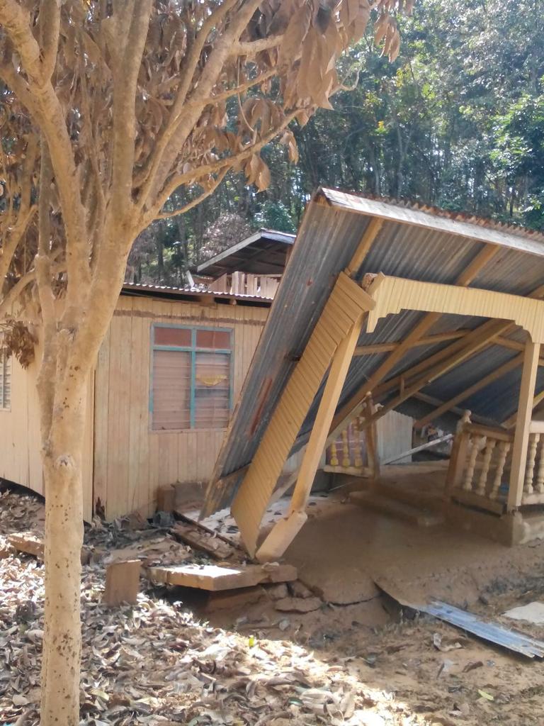 K781012's tweet photo. Rumah ku 21.12.14 di krna banjir... http://t.co/7pHqHi90Tq