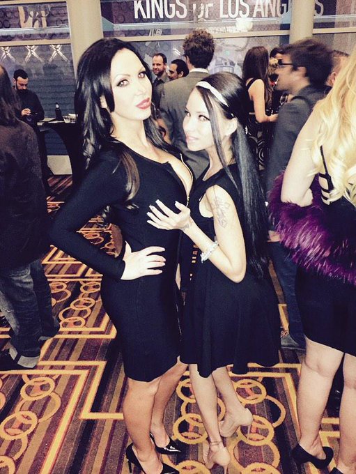 Fuckin HOT finally getting to meet @nikkibenz @XBIZ 🍭🍭🍭 http://t.co/vH17GlaLal<a class="tags" href="/tag/nikkibenz">@nikkibenz</a><a href="/tag/candy"class="tags"><span>#candy</span></a>