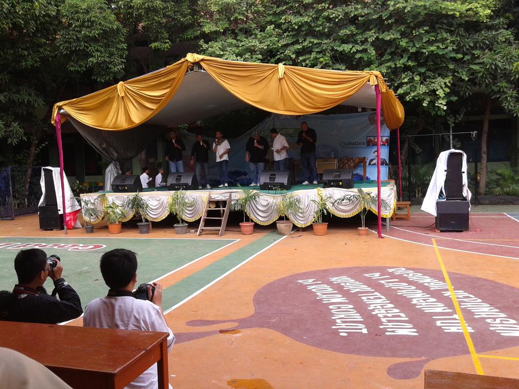 Now on <a href="/PesiarA4/">PESIAR A4</a>  : Guest star kita yang pertamaaaa <a href="/GradasiAcapella/">Gradasi Acapella</a> !!!!!