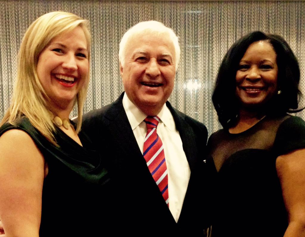 aylin4nola's tweet photo. @nadineramsey @eachonesaveone Great Night celebrating #mentoringworks #EachOneSaveOne http://t.co/RcOVEuI2V9
