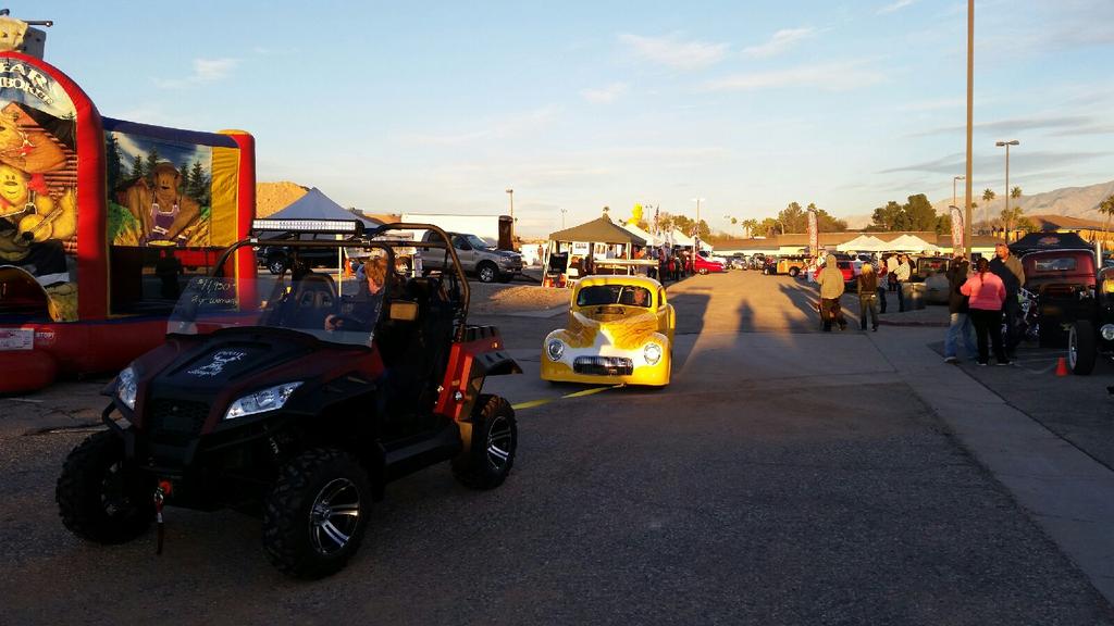 JGraff1992's tweet photo. Great car show in mesquite! Excited for tomorrow! Raider doing some towing.
#ODESutvs
#towingmachine http://t.co/SO8KHs36IF