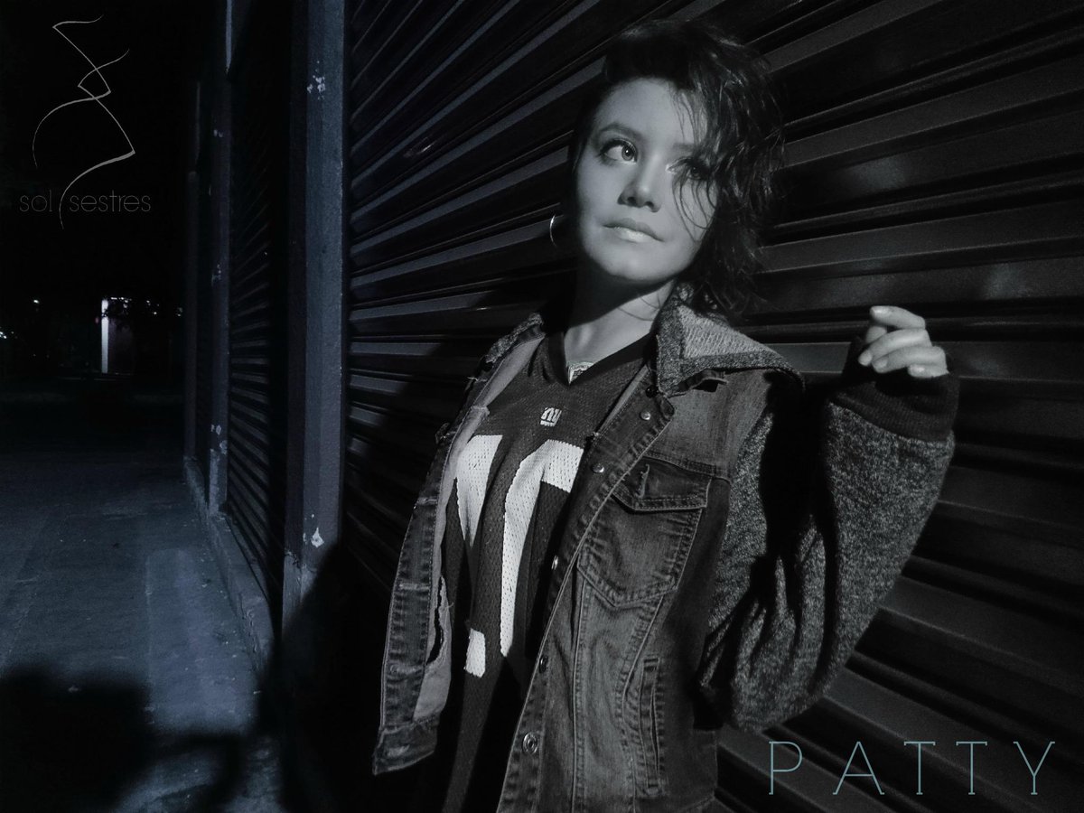 SolSestres's tweet photo. La noche es perfecta para escuchar #TheHeartWantsWhatItWantsCover
https://t.co/QkDE7kgP0T
Besos :* 
@PattyLarranaga http://t.co/YGXoTlJ9wZ
