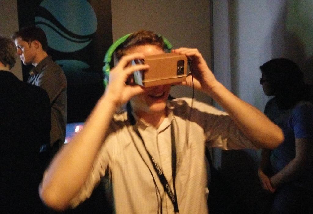UploadVR's tweet photo. Another glimpse of the VR tech here tonight! #GetVirtualized @LeapMotion @SamsungGear @Metaverse @OtherWorldVR http://t.co/FWmNJDMhMH