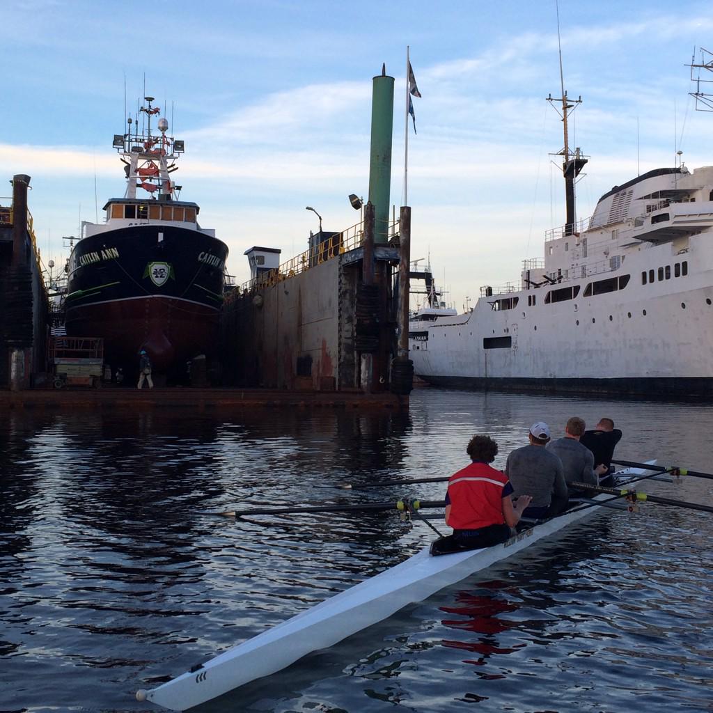UW_Rowing's tweet image. Saw that awesome paint job last week! @FishEngineer1 @KING5Seattle @Seahawks