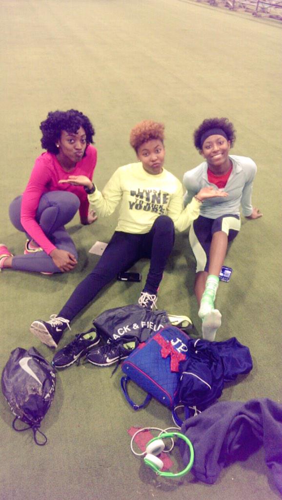 OnthegowithYo's tweet photo. My favs and I take on our first indoor meet tomorrow. #GramTF🐯🔱
#trackisdeath😩🏃💨 http://t.co/wB5kAzXdJf