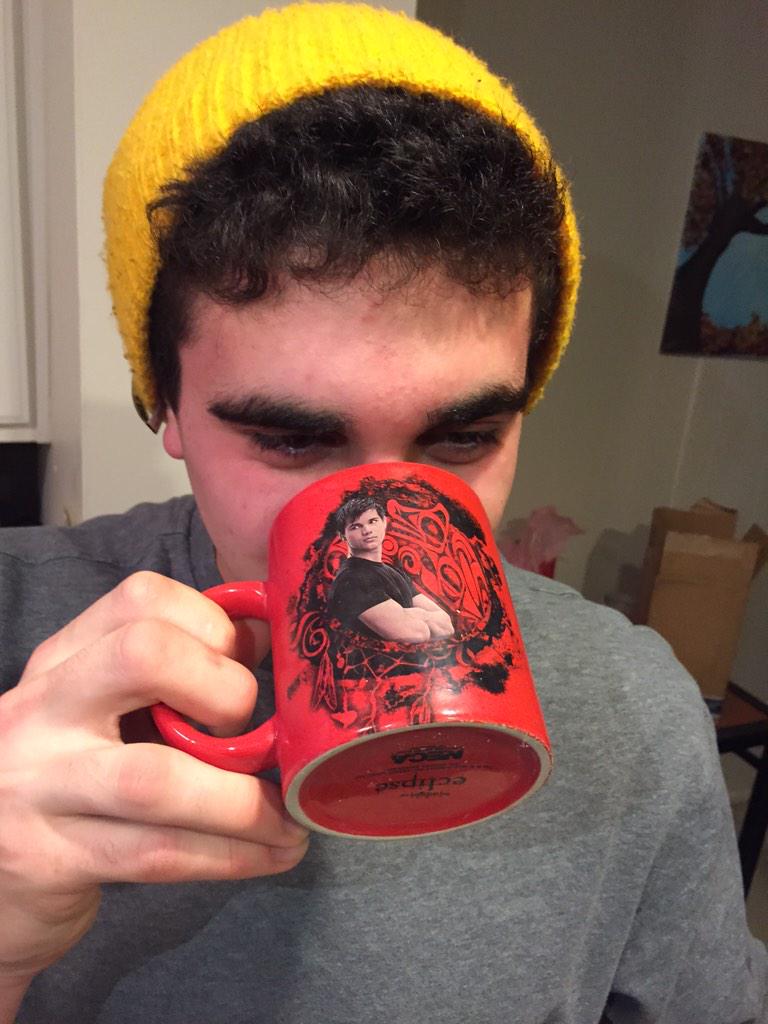 Turnt off that Taylor Lautner happy bday 