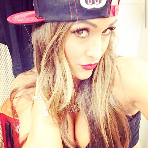 CurbStompinSeth's tweet photo. Found my Nikki 😍 http://t.co/Sqk8AXBxuN