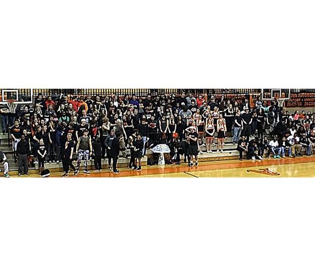 L_Delaghetto's tweet photo. Love my team! Keep ya heads up and get ready for the next game and best believe we be there for ya! #AHSHoops #VB 🐻🏀 http://t.co/Bn4viChzI2