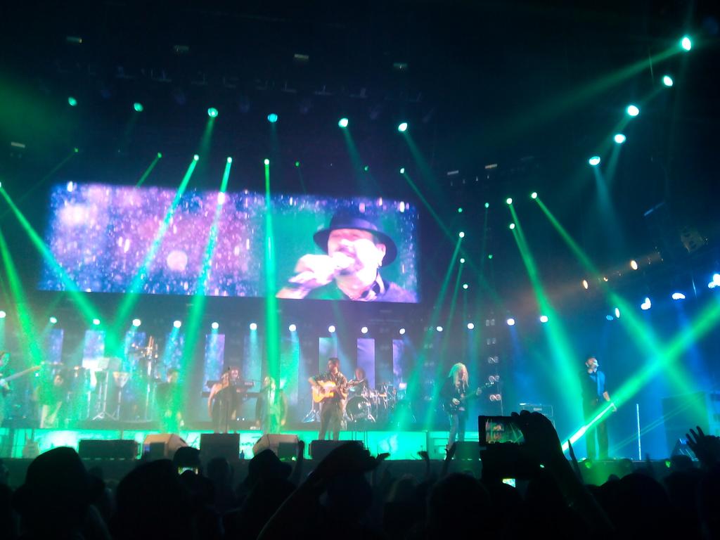 ElBarrio_1996's tweet photo. Anoche volvió el y volvimos los barrieros también, aunque nunca nos fuimos! Increíble lo vivido anoche. Gracias Selu! http://t.co/uZ1Pl84g4G