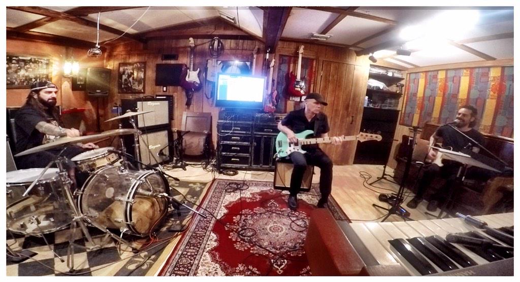 TheWineryDogs's tweet image. The Winery Dogs - Writing Sessions Day #1 - Jan 15th 2015 @MikePortnoy @Richie_Kotzen @BillyonBass
