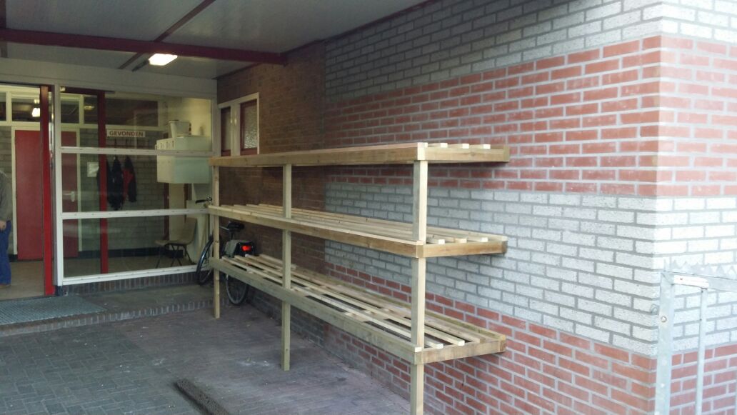 VvHBoys's tweet photo. Het tweede tassenrek is een feit! Opgeruimd staat netjes. #COTB http://t.co/phLyxowAmg