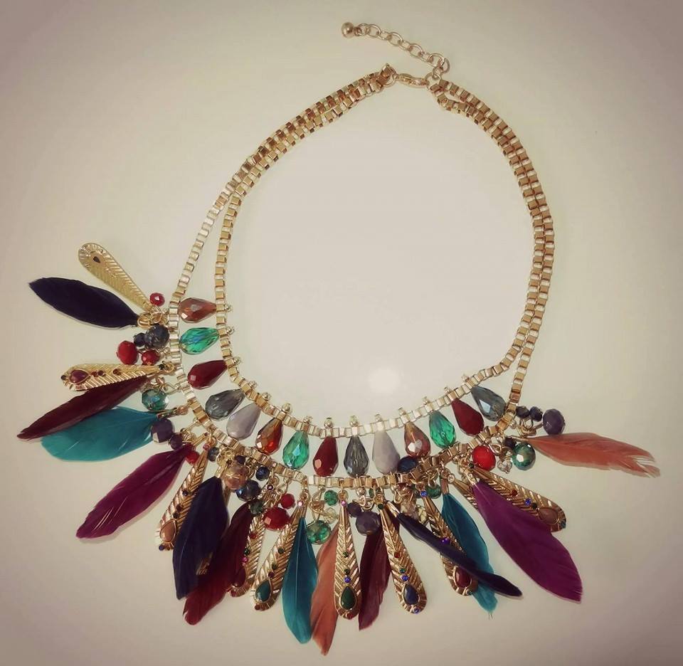 cullar_v's tweet photo. CR Collar plumas colores P.V.P 10,00€ http://t.co/aN2f5O4fC6
