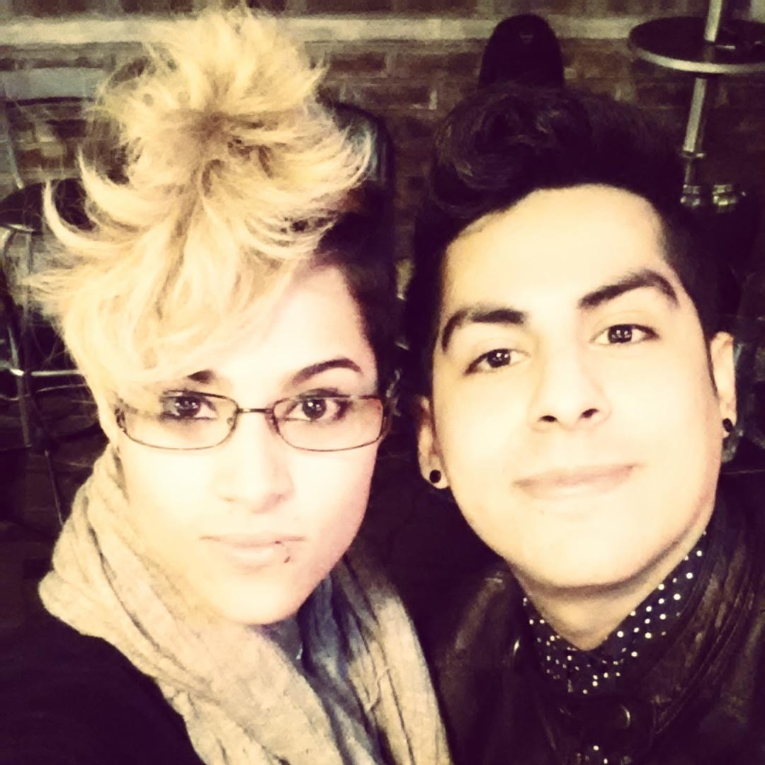 SarahGurrola's tweet photo. Con el bebe! #Shambeando !! @Shamsmx 🍀🎶🌀 A darle! #cheerstotheweekend 💃🎶 http://t.co/axoQF22yKd