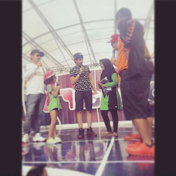 alcblitar's tweet photo. @alysyarief with adeL in inbox :)
adel yang d.peluk,d.pegang2,gue yang teriakk'' haaaaaahhh abang I LOVE YOU :) :-* http://t.co/W2aNlZSVuS