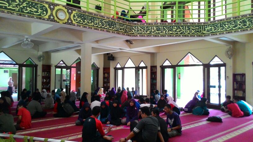 RoadshowIAIC's tweet photo. Kalo ini sesi tutorial buat adek adek @EGritanefic_XIX dengan materi organisasi http://t.co/28DVk0N7Op