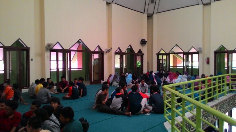 RoadshowIAIC's tweet photo. Nah kalo ini sesi tutorial buat adek adek Axiora (angkatan 20). Temanya adalah seputar angkatan http://t.co/q73g7CaL0v