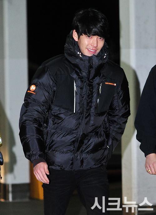 Omoooooo♥"<a href="/RistyNoer/">Risty Apriliani Noer</a>: <a href="/dwiananda22/">Ananda Dwi Putri</a> "Kim Woo Bin hari ini berangkat ke Cina untuk memulai Tur Asia 2015 (1) ""