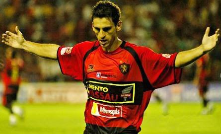 NeFutebol's tweet photo. Lembra dele? Ídolo no Sport e Guarani, Fumagalli pode estar indo para o time de Ronaldo nos EUA (FL Strikes)! http://t.co/H803vRg0xl