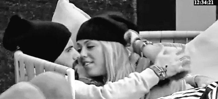 GH15Alejandra_'s tweet photo. Rt Gurrus
Fav Ylenia-Fede http://t.co/p3NTG0HWnT