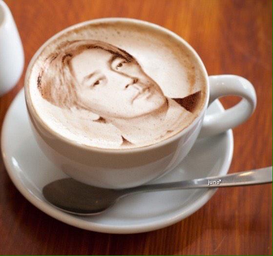 Cappuccino !

Ryuichi Sakamoto 

Happy 63rd Birthday to you!!!

17 Jan 1952

Respect!  