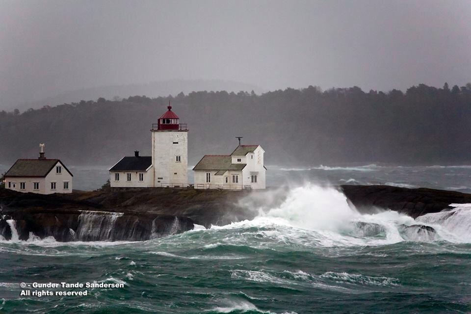 VisitGrenland's tweet photo. Fantastiske Langøytangen fyr!#visitgrenland #visitnorway #Norway #visittelemark #kyst #bamble #langesund http://t.co/qOE3YUmRz3