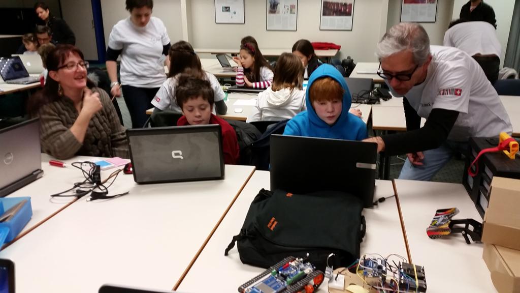 atedIctTicino's tweet image. #ated4kids è anche #robotica con @arduino #coderdojoTicino