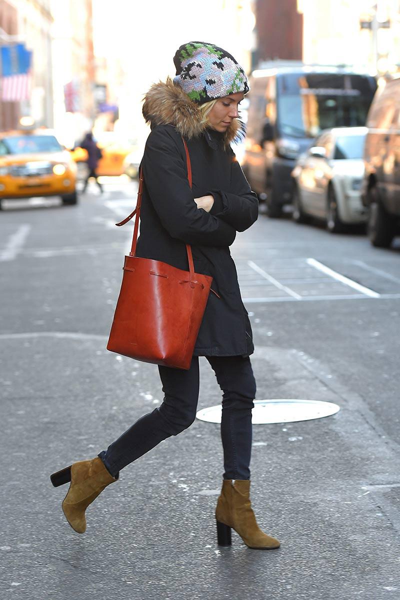 VogueSpain's tweet photo. .@katebosworth, @alexa_chung...y el nuevo estilo de #SiennaMiller conquistan los #toplooks http://t.co/kJxvt1zSX4 http://t.co/HZaNQevsiq