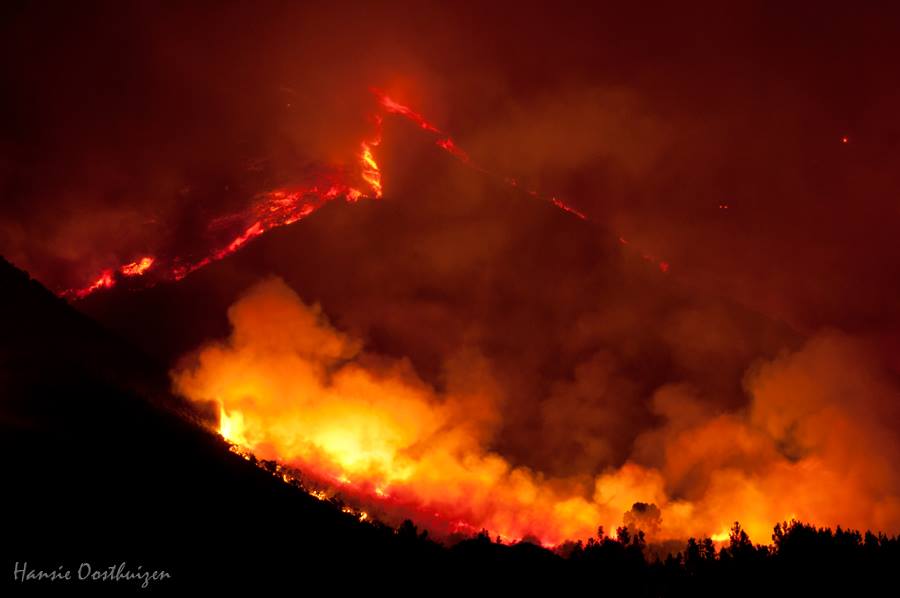 vwsfires's tweet photo. Some amazing photos of #Hermanus #Onrus wildfire from a few day again by Hansie Oosthuizen Photography. #PowerOfFire http://t.co/24ROqpF8Fx
