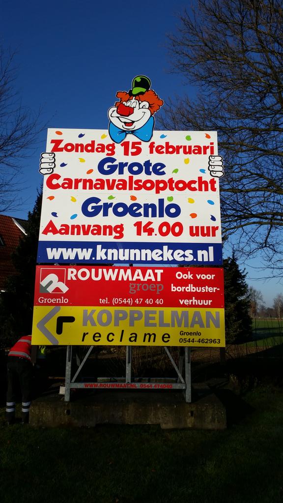 Thomas en Jos hebben het eerste bord geplaatst. In.... Lichtenvoorde. Mooi werk!