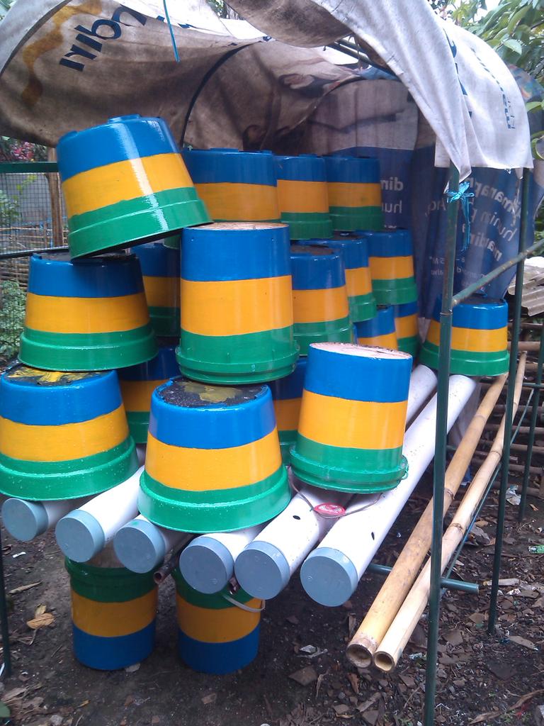 riprtm's tweet photo. @RW10Tarka Pengadaan tong sampah dan pot tanaman di rw 10 kelurahan cijawura kecamatan buah batu #CrewBersatu http://t.co/w90RyOyM11
