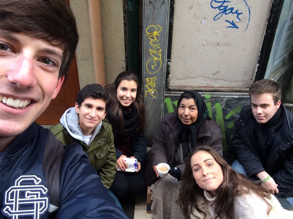 StagesProject's tweet photo. Parte de nuestro equipo de voluntarios!! #RepartiendoAlegria #Stages #UnCafeParaDos http://t.co/xssiQiLI9P