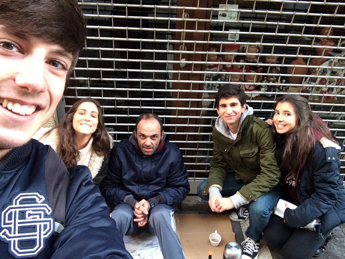 cdiazher's tweet photo. Buena mañana repartiendo cafés a la gente que los necesita. El próximo sábado repetimos. Únete. @15Stages http://t.co/VAURgxu8wR