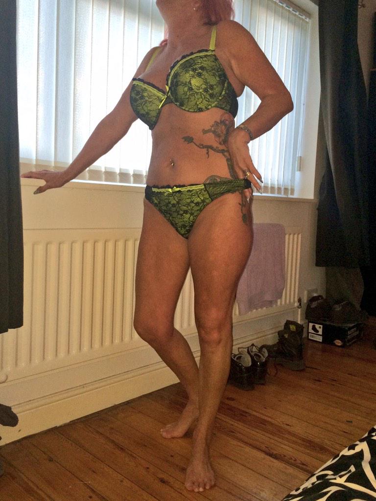 Today's sexy #underwear #amateur #milf #wife off 2work #bra #thong  @milfking69 @milfsharer @AndMilfs @Smiles35xxx RT