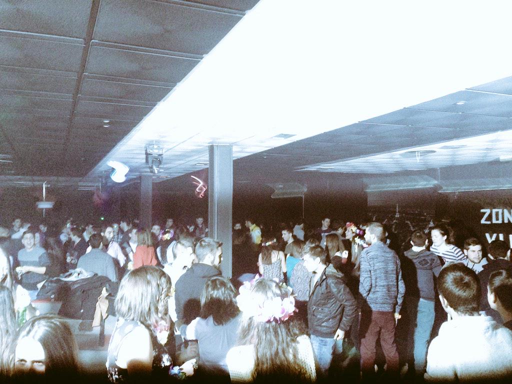 casablancachill's tweet photo. Buenos días, aquí dejamos unas fotos de recuerdo #FiestaDeEstudiantes gracias a nuestro Dj @danidanser20 & @FDE14_15 http://t.co/z8ppAfwkGI