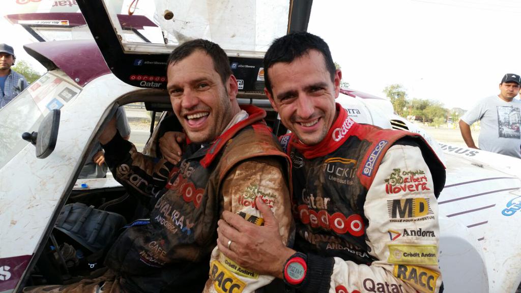 MundoRallyes's tweet photo. Para mí, ellos son los Campeones del #Dakar2015. Increíble el ejemplo de superación. ¡Muy orgulloso de vosotros! http://t.co/Rdoko0LN6L