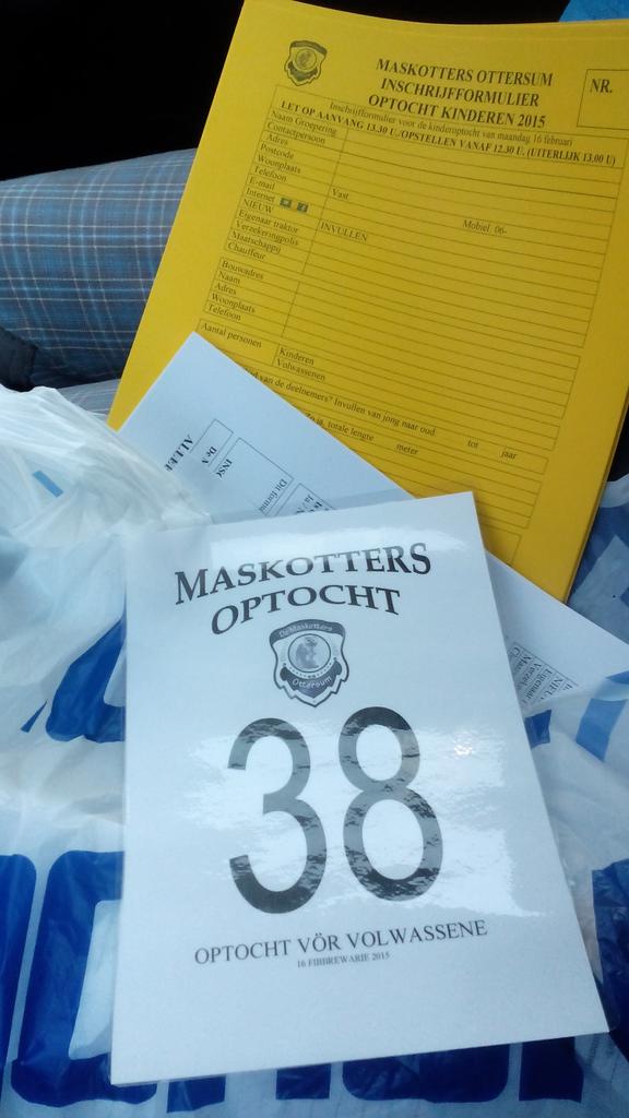 Zo, de papperasse zien kláó.r. Inschrieving vör de optocht van <a href="/Maskotters/">Maskotters</a> op 16 fibbrewarie kan beginne. <a href="/Ootersom/">Jos Gröniger</a>