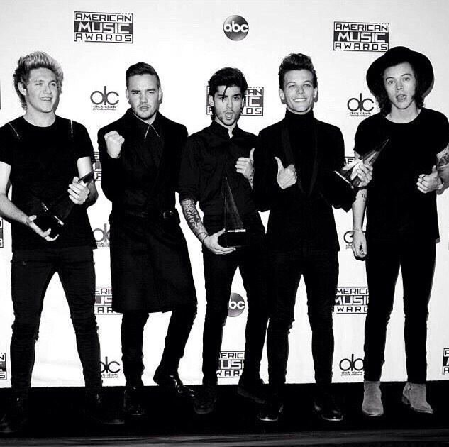LvOneDirection's tweet photo. 💓 http://t.co/IjAncNp1cW