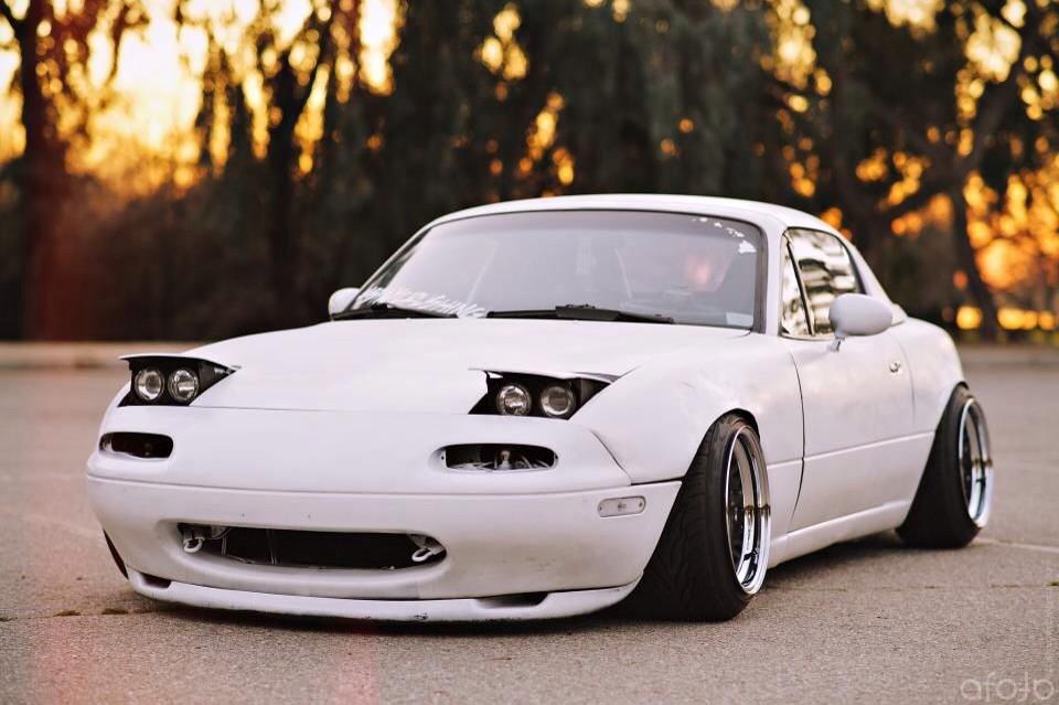 Horizon_Brock's tweet photo. 1st gen Miata 😱 http://t.co/TxJmvrDwV9