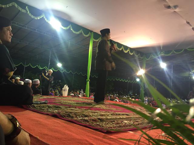 Saptuari's tweet photo. "Kekuatan sholawat adalah keyakinan! Punya rumah, sawah, disholawatin,Dan lihat apa yg akan terjadi" @Yusuf_Mansur http://t.co/ssgpuX9bCm