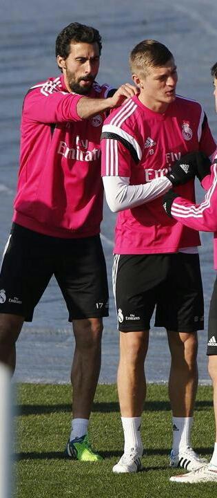  in name of and all the fans: HAPPY BIRTHDAY ÁLVARO ARBELOA!! We wish you a good day!! 