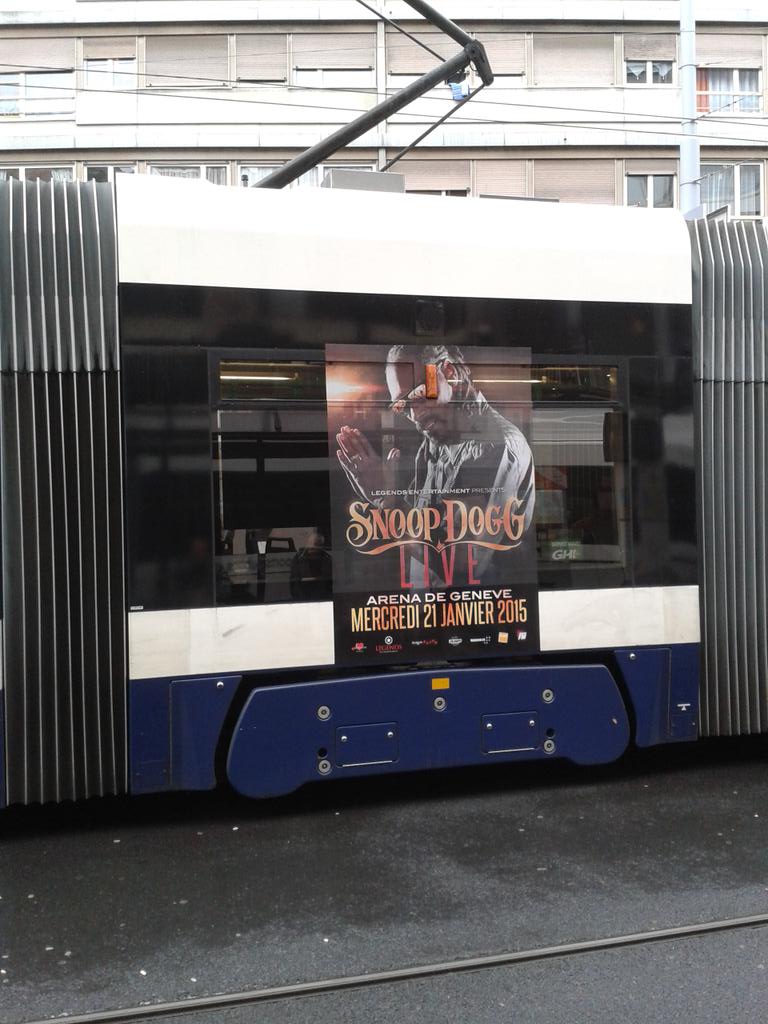 Joadul's tweet photo. @SnoopDogg soon in Geneva! #partyfun #SoundsOfJamaica #arena http://t.co/5R7BEU3hpu