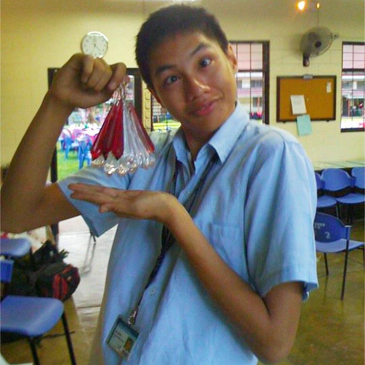 TeamIntal11's tweet image. Throw back nung buo pa kilay ko before malalaglagan ng basketball ring hahaha 🏀 #nikeeyebrows 
© Rex Intal