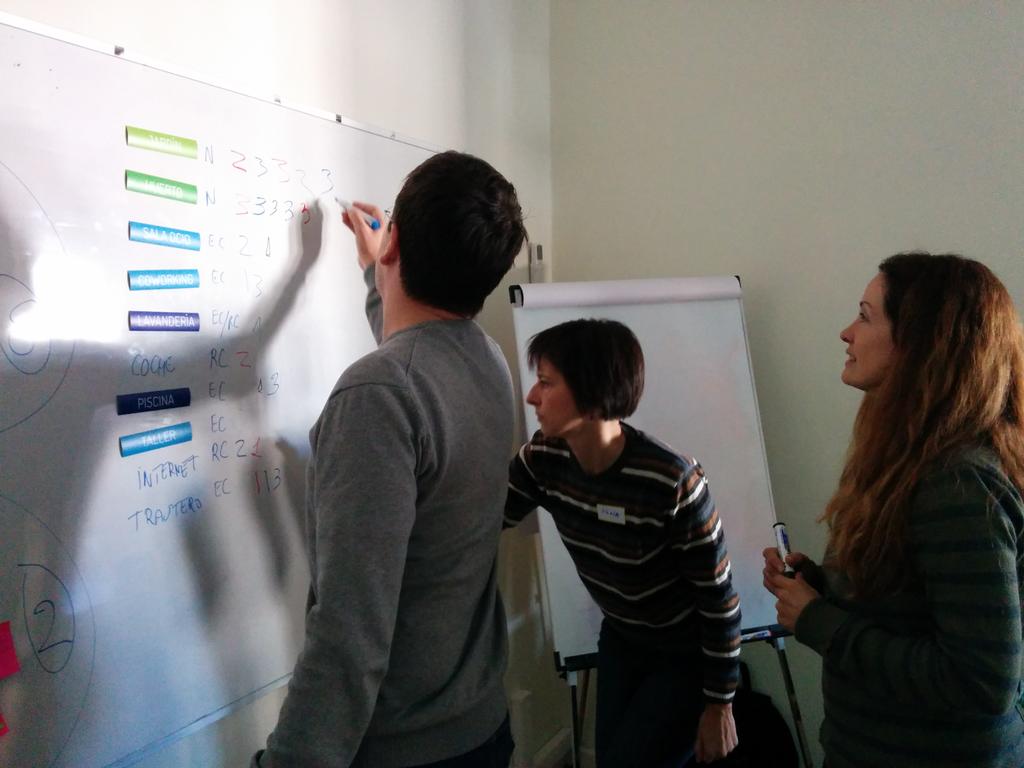 romenauer's tweet photo. Los interesados en #Cohousing tienen las ideas muy claras en torno a lo que quieren @CohousingVerde http://t.co/zjk0WIZYPP