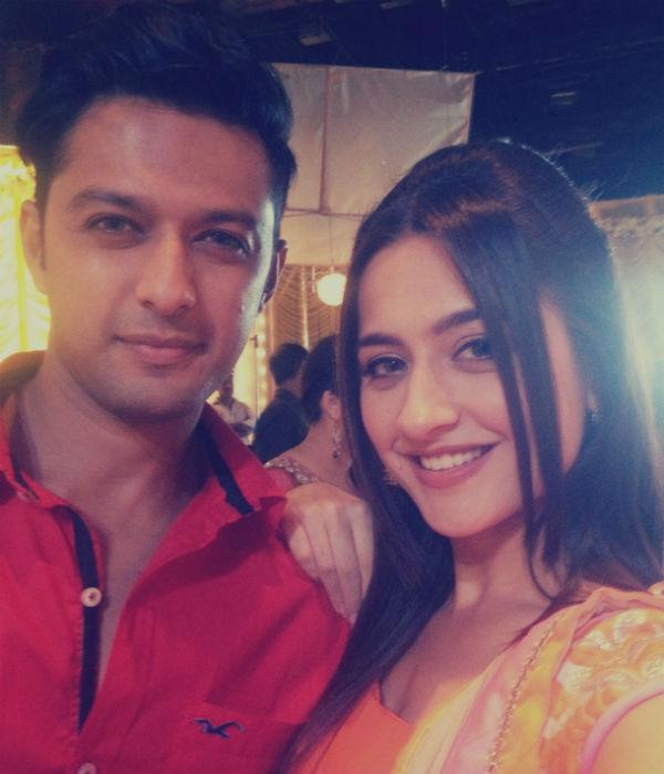 Ekhasinathi_'s tweet photo. Offscreen Masti &amp; Good Bonding :) #Dursha #EHTS2 #EHTRevisited @StarPlus @iamsanjeeda @shethvatsal 
#wewantehtseason2 http://t.co/81JeB7lG5y