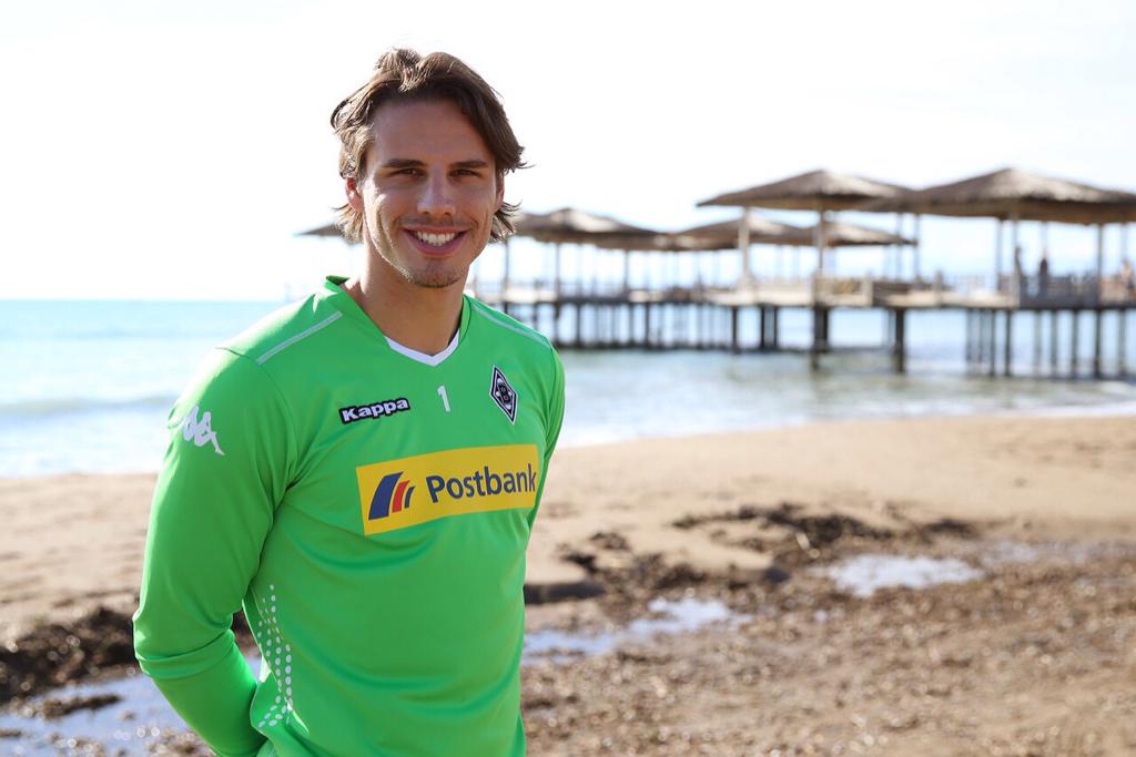 YannSommer1's tweet photo. Liebe Fans
Es freut mich sehr, dass ich von euch zum "Borussen der Hinrunde" gewählt wurde! Herzlichen Dank! :-) http://t.co/kWb1lO2yYR