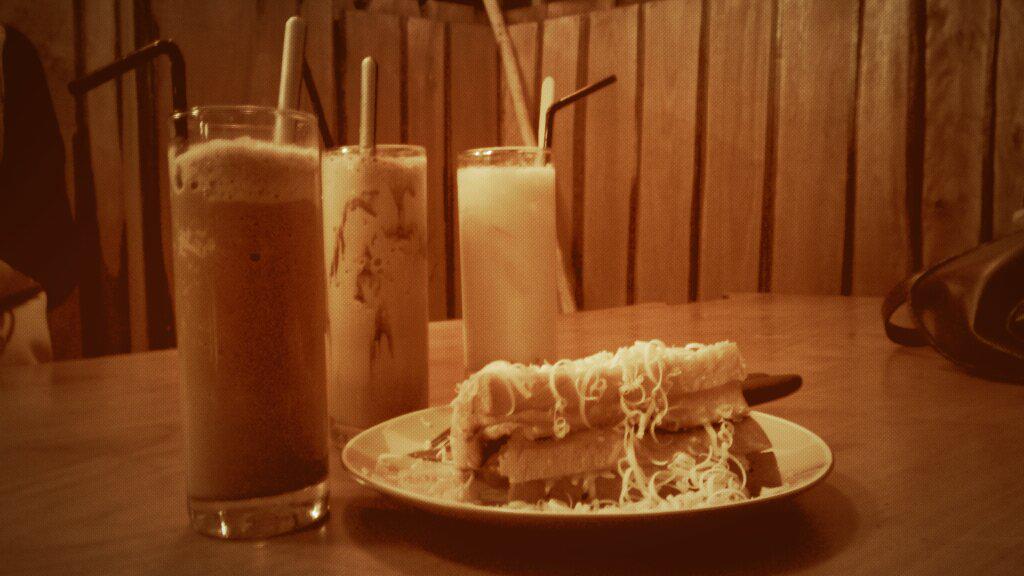 <a href="/BenzCafeGallery/">Mie Bakso Legend</a> #Kongkow (with @jarz6661 <a href="/DheaRizkyutami/">Dheot</a> <a href="/njulnegara/">Njul Negara</a> <a href="/RRmimie/">Mimie</a> @cugih iman )