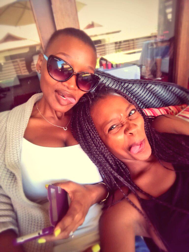 Beshe_ZN's tweet photo. Chilling with my partner in crime :) #LiveLifeOnPurpose cc @LumkaOloo http://t.co/OOnXXAdCP6