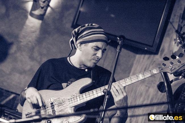 Duff_Woman's tweet photo. Todas las fotos del conciertazo de @Seiskafes en @LASOCIEDADROCK aquí: http://t.co/z8NPajdh7t @tilllateCYL http://t.co/ABLB92gpjl